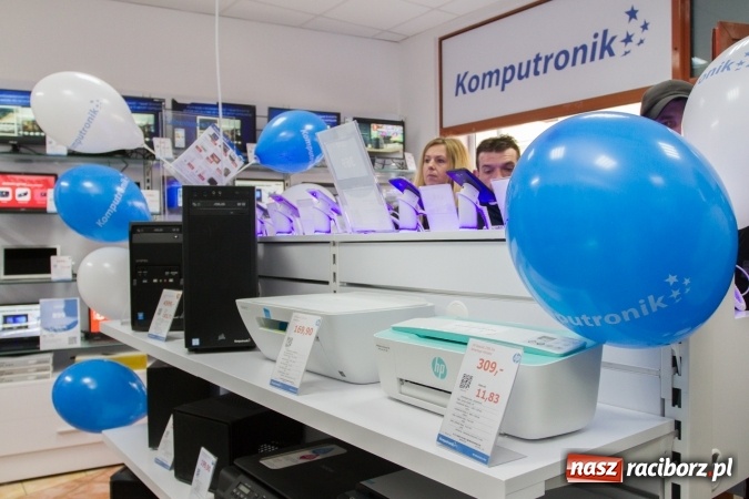 Zdjęcie w galerii na portalu naszraciborz.pl: Wielkie otwarcie salonu KOMPUTRONIK w Raciborzu przy Bankowej wiadomości z regionu