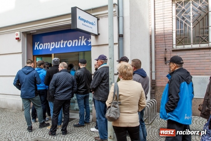 Zdjęcie w galerii na portalu naszraciborz.pl: Wielkie otwarcie salonu KOMPUTRONIK w Raciborzu przy Bankowej wiadomości z regionu