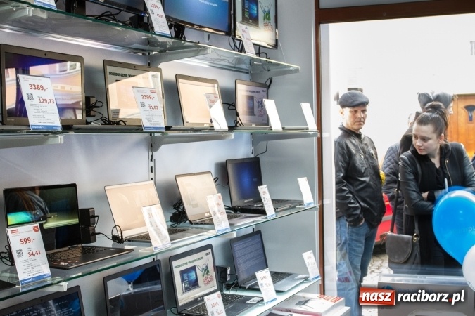 Zdjęcie w galerii na portalu naszraciborz.pl: Wielkie otwarcie salonu KOMPUTRONIK w Raciborzu przy Bankowej wiadomości z regionu