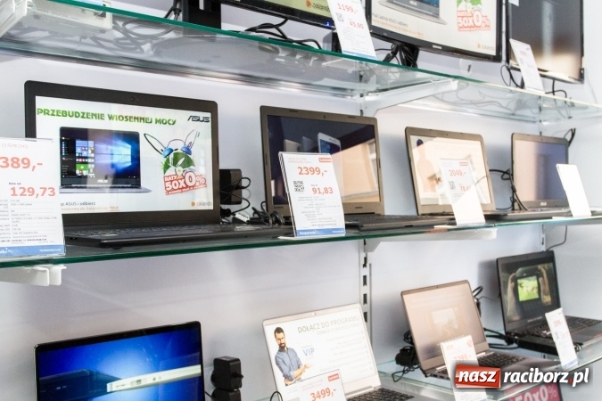 Zdjęcie w galerii na portalu naszraciborz.pl: Wielkie otwarcie salonu KOMPUTRONIK w Raciborzu przy Bankowej wiadomości z regionu