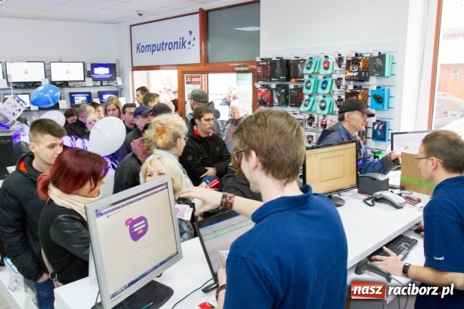 Zdjęcie w galerii na portalu naszraciborz.pl: Wielkie otwarcie salonu KOMPUTRONIK w Raciborzu przy Bankowej wiadomości z regionu