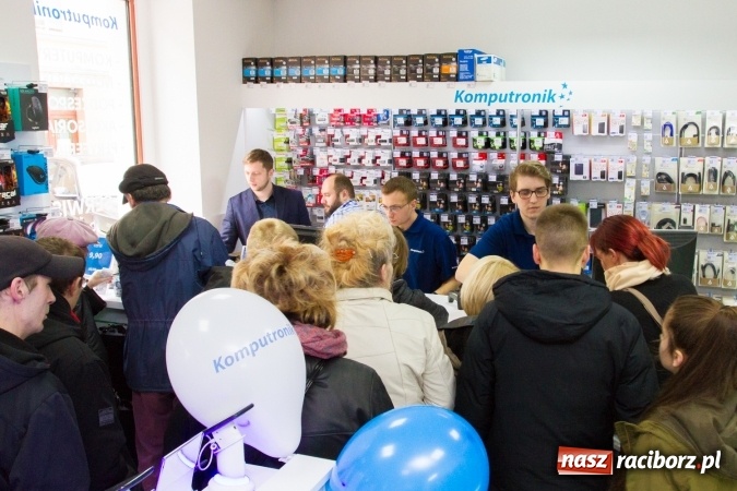 Zdjęcie w galerii na portalu naszraciborz.pl: Wielkie otwarcie salonu KOMPUTRONIK w Raciborzu przy Bankowej wiadomości z regionu