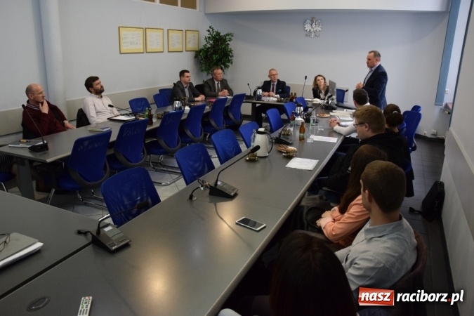 Zdjęcie w galerii na portalu naszraciborz.pl: Prezydent spotkał się z inwestorami terenu przy ul. Bartka Lasoty wiadomości z regionu