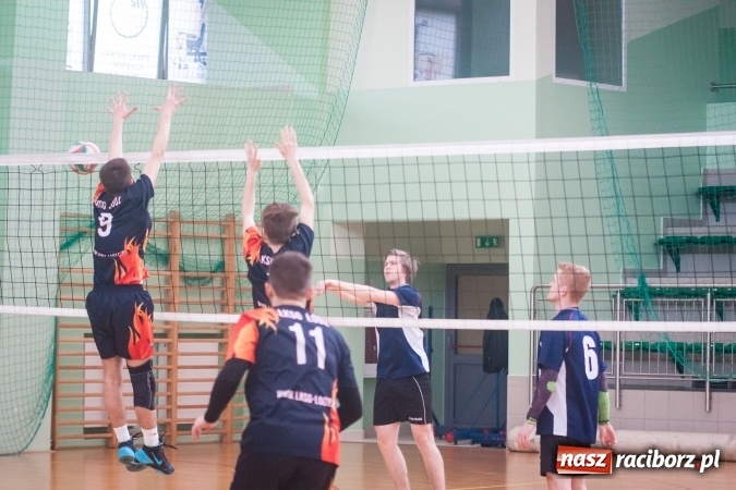 Zdjęcie w galerii na portalu naszraciborz.pl: Trwają zmagania w Mistrzostwach Polski Niesłyszących w Piłce Siatkowej Mężczyzn do lat 22 wiadomości z regionu