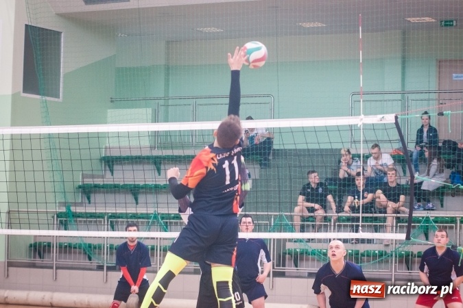 Zdjęcie w galerii na portalu naszraciborz.pl: Trwają zmagania w Mistrzostwach Polski Niesłyszących w Piłce Siatkowej Mężczyzn do lat 22 wiadomości z regionu