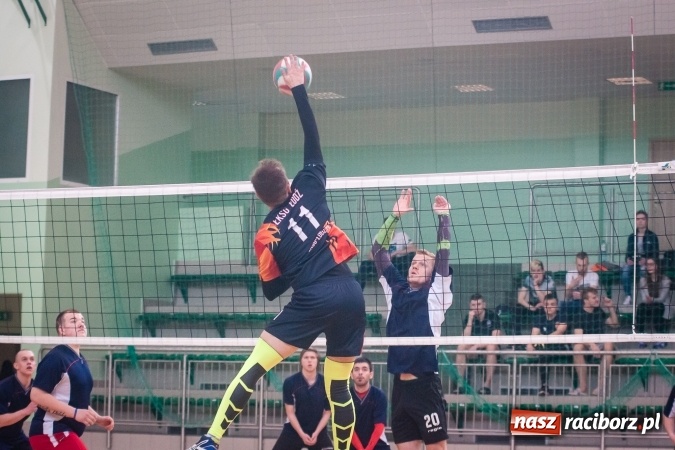 Zdjęcie w galerii na portalu naszraciborz.pl: Trwają zmagania w Mistrzostwach Polski Niesłyszących w Piłce Siatkowej Mężczyzn do lat 22 wiadomości z regionu