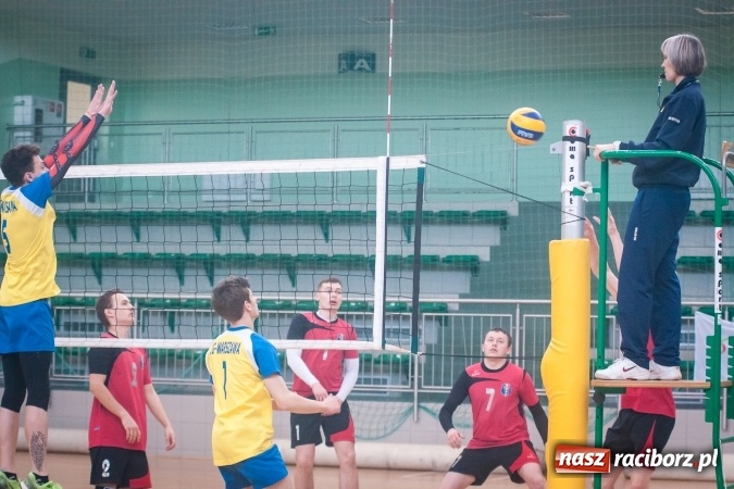 Zdjęcie w galerii na portalu naszraciborz.pl: Trwają zmagania w Mistrzostwach Polski Niesłyszących w Piłce Siatkowej Mężczyzn do lat 22 wiadomości z regionu