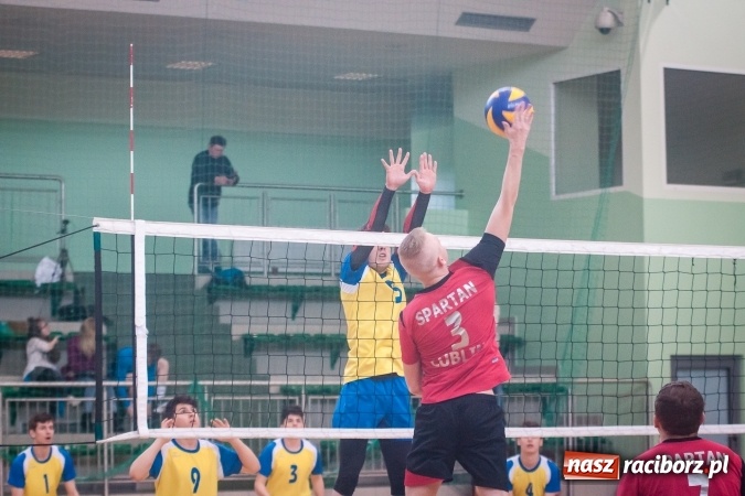 Zdjęcie w galerii na portalu naszraciborz.pl: Trwają zmagania w Mistrzostwach Polski Niesłyszących w Piłce Siatkowej Mężczyzn do lat 22 wiadomości z regionu