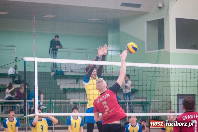 Zdjęcie w galerii na portalu naszraciborz.pl: Trwają zmagania w Mistrzostwach Polski Niesłyszących w Piłce Siatkowej Mężczyzn do lat 22 wiadomości z regionu