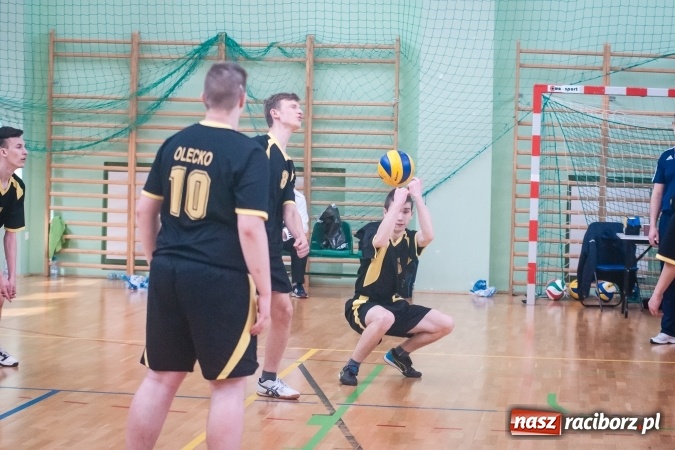 Zdjęcie w galerii na portalu naszraciborz.pl: Trwają zmagania w Mistrzostwach Polski Niesłyszących w Piłce Siatkowej Mężczyzn do lat 22 wiadomości z regionu