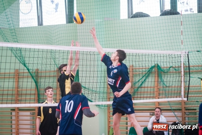 Zdjęcie w galerii na portalu naszraciborz.pl: Trwają zmagania w Mistrzostwach Polski Niesłyszących w Piłce Siatkowej Mężczyzn do lat 22 wiadomości z regionu