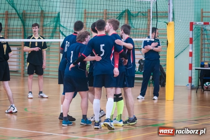 Zdjęcie w galerii na portalu naszraciborz.pl: Trwają zmagania w Mistrzostwach Polski Niesłyszących w Piłce Siatkowej Mężczyzn do lat 22 wiadomości z regionu