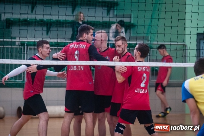 Zdjęcie w galerii na portalu naszraciborz.pl: Trwają zmagania w Mistrzostwach Polski Niesłyszących w Piłce Siatkowej Mężczyzn do lat 22 wiadomości z regionu
