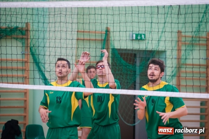 Zdjęcie w galerii na portalu naszraciborz.pl: Trwają zmagania w Mistrzostwach Polski Niesłyszących w Piłce Siatkowej Mężczyzn do lat 22 wiadomości z regionu