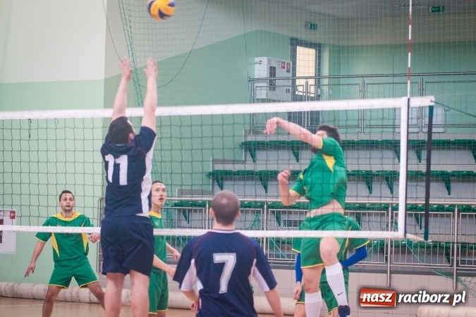 Zdjęcie w galerii na portalu naszraciborz.pl: Trwają zmagania w Mistrzostwach Polski Niesłyszących w Piłce Siatkowej Mężczyzn do lat 22 wiadomości z regionu