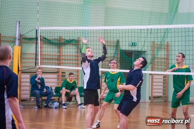 Zdjęcie w galerii na portalu naszraciborz.pl: Trwają zmagania w Mistrzostwach Polski Niesłyszących w Piłce Siatkowej Mężczyzn do lat 22 wiadomości z regionu
