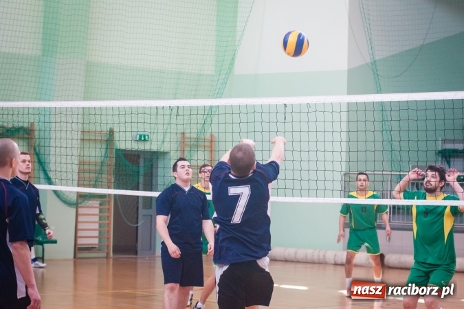 Zdjęcie w galerii na portalu naszraciborz.pl: Trwają zmagania w Mistrzostwach Polski Niesłyszących w Piłce Siatkowej Mężczyzn do lat 22 wiadomości z regionu