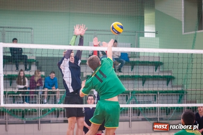 Zdjęcie w galerii na portalu naszraciborz.pl: Trwają zmagania w Mistrzostwach Polski Niesłyszących w Piłce Siatkowej Mężczyzn do lat 22 wiadomości z regionu