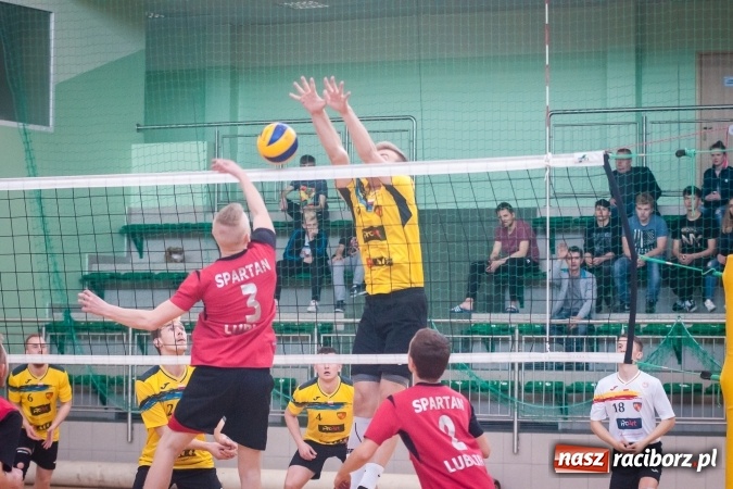 Zdjęcie w galerii na portalu naszraciborz.pl: Trwają zmagania w Mistrzostwach Polski Niesłyszących w Piłce Siatkowej Mężczyzn do lat 22 wiadomości z regionu