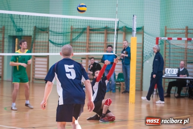 Zdjęcie w galerii na portalu naszraciborz.pl: Trwają zmagania w Mistrzostwach Polski Niesłyszących w Piłce Siatkowej Mężczyzn do lat 22 wiadomości z regionu