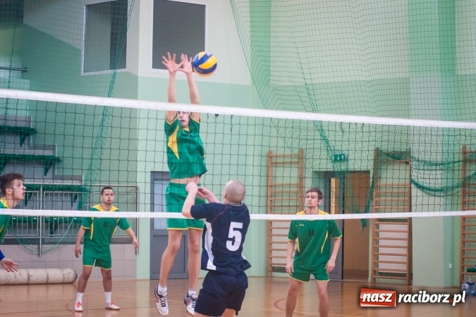 Zdjęcie w galerii na portalu naszraciborz.pl: Trwają zmagania w Mistrzostwach Polski Niesłyszących w Piłce Siatkowej Mężczyzn do lat 22 wiadomości z regionu