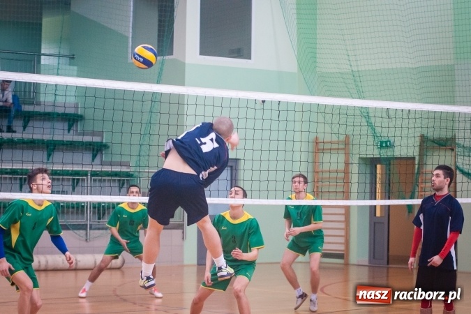 Zdjęcie w galerii na portalu naszraciborz.pl: Trwają zmagania w Mistrzostwach Polski Niesłyszących w Piłce Siatkowej Mężczyzn do lat 22 wiadomości z regionu