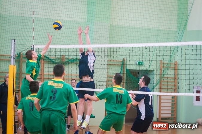 Zdjęcie w galerii na portalu naszraciborz.pl: Trwają zmagania w Mistrzostwach Polski Niesłyszących w Piłce Siatkowej Mężczyzn do lat 22 wiadomości z regionu