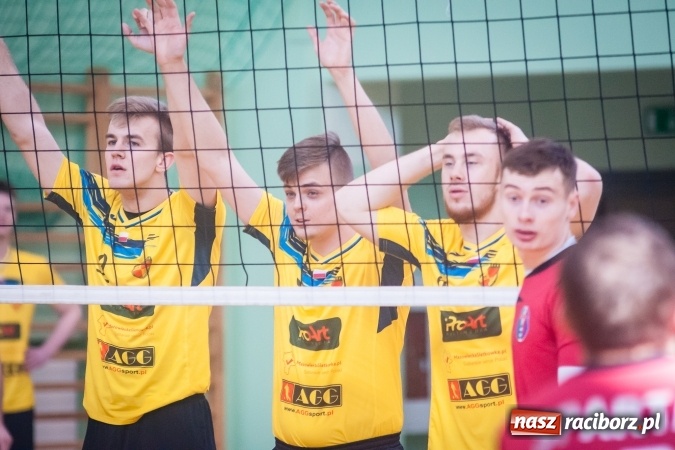 Zdjęcie w galerii na portalu naszraciborz.pl: Trwają zmagania w Mistrzostwach Polski Niesłyszących w Piłce Siatkowej Mężczyzn do lat 22 wiadomości z regionu