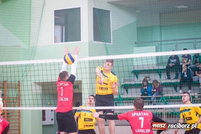 Zdjęcie w galerii na portalu naszraciborz.pl: Trwają zmagania w Mistrzostwach Polski Niesłyszących w Piłce Siatkowej Mężczyzn do lat 22 wiadomości z regionu