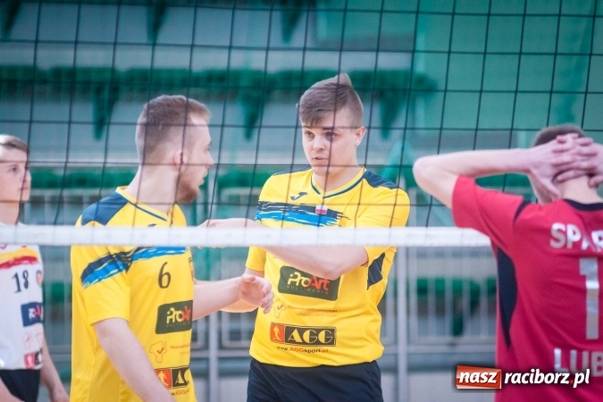 Zdjęcie w galerii na portalu naszraciborz.pl: Trwają zmagania w Mistrzostwach Polski Niesłyszących w Piłce Siatkowej Mężczyzn do lat 22 wiadomości z regionu