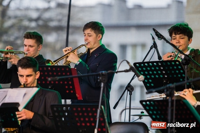 Zdjęcie w galerii na portalu naszraciborz.pl: Występy artystyczne podczas jarmarku wielkanocnego wiadomości z regionu