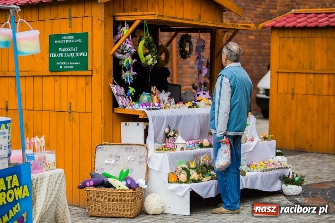 Zdjęcie w galerii na portalu naszraciborz.pl: Występy artystyczne podczas jarmarku wielkanocnego wiadomości z regionu