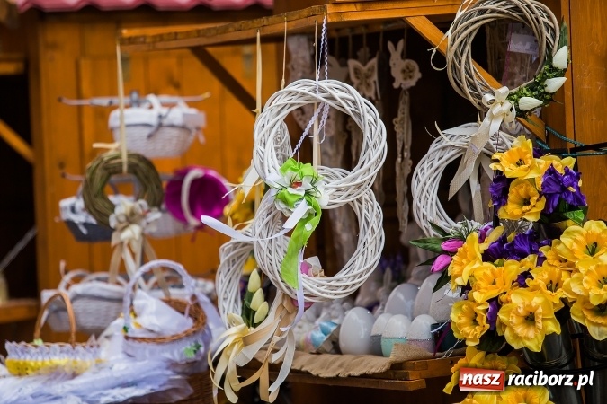 Zdjęcie w galerii na portalu naszraciborz.pl: Występy artystyczne podczas jarmarku wielkanocnego wiadomości z regionu