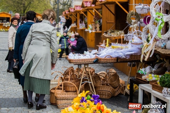 Zdjęcie w galerii na portalu naszraciborz.pl: Występy artystyczne podczas jarmarku wielkanocnego wiadomości z regionu