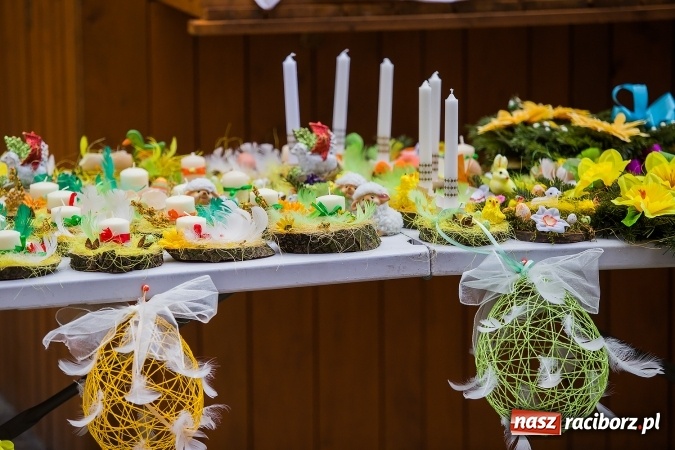 Zdjęcie w galerii na portalu naszraciborz.pl: Występy artystyczne podczas jarmarku wielkanocnego wiadomości z regionu