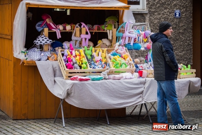 Zdjęcie w galerii na portalu naszraciborz.pl: Występy artystyczne podczas jarmarku wielkanocnego wiadomości z regionu