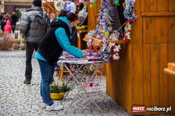 Zdjęcie w galerii na portalu naszraciborz.pl: Występy artystyczne podczas jarmarku wielkanocnego wiadomości z regionu