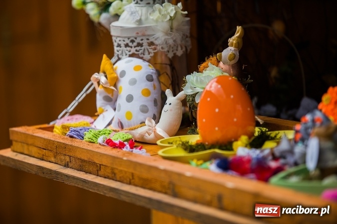 Zdjęcie w galerii na portalu naszraciborz.pl: Występy artystyczne podczas jarmarku wielkanocnego wiadomości z regionu