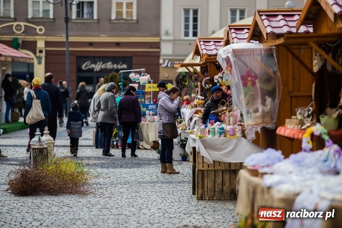 Zdjęcie w galerii na portalu naszraciborz.pl: Występy artystyczne podczas jarmarku wielkanocnego wiadomości z regionu