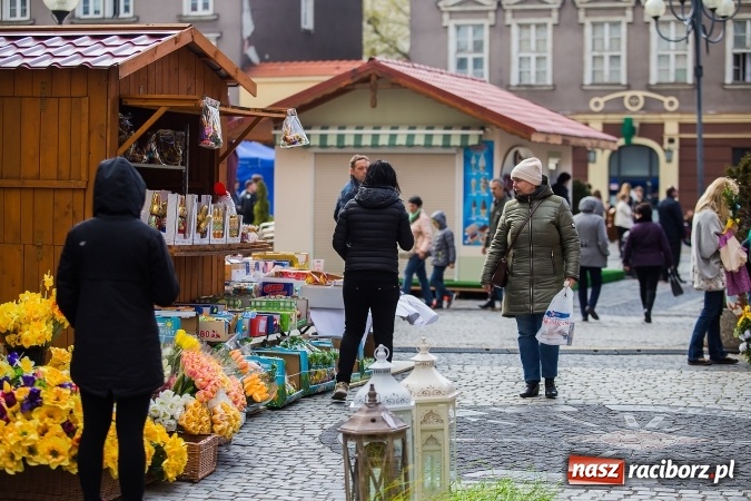Zdjęcie w galerii na portalu naszraciborz.pl: Występy artystyczne podczas jarmarku wielkanocnego wiadomości z regionu