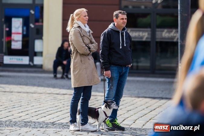 Zdjęcie w galerii na portalu naszraciborz.pl: Występy artystyczne podczas jarmarku wielkanocnego wiadomości z regionu