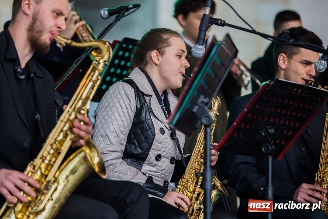 Zdjęcie w galerii na portalu naszraciborz.pl: Występy artystyczne podczas jarmarku wielkanocnego wiadomości z regionu