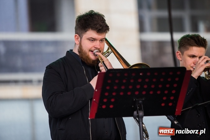 Zdjęcie w galerii na portalu naszraciborz.pl: Występy artystyczne podczas jarmarku wielkanocnego wiadomości z regionu