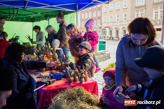 Zdjęcie w galerii na portalu naszraciborz.pl: Występy artystyczne podczas jarmarku wielkanocnego wiadomości z regionu