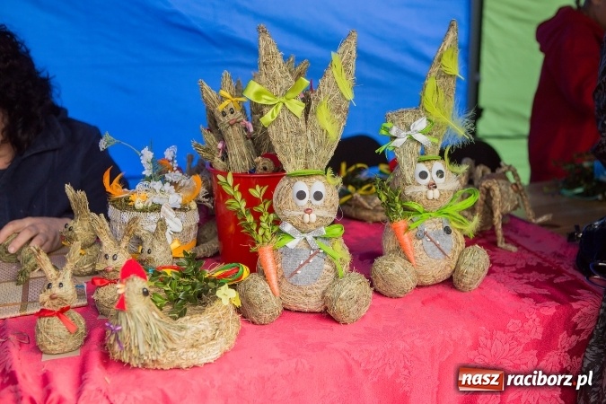 Zdjęcie w galerii na portalu naszraciborz.pl: Występy artystyczne podczas jarmarku wielkanocnego wiadomości z regionu