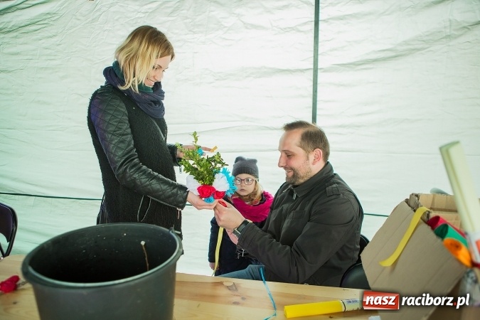 Zdjęcie w galerii na portalu naszraciborz.pl: Występy artystyczne podczas jarmarku wielkanocnego wiadomości z regionu