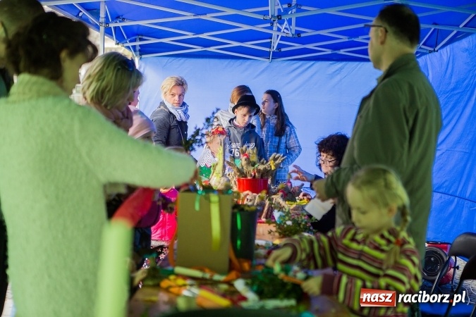 Zdjęcie w galerii na portalu naszraciborz.pl: Występy artystyczne podczas jarmarku wielkanocnego wiadomości z regionu
