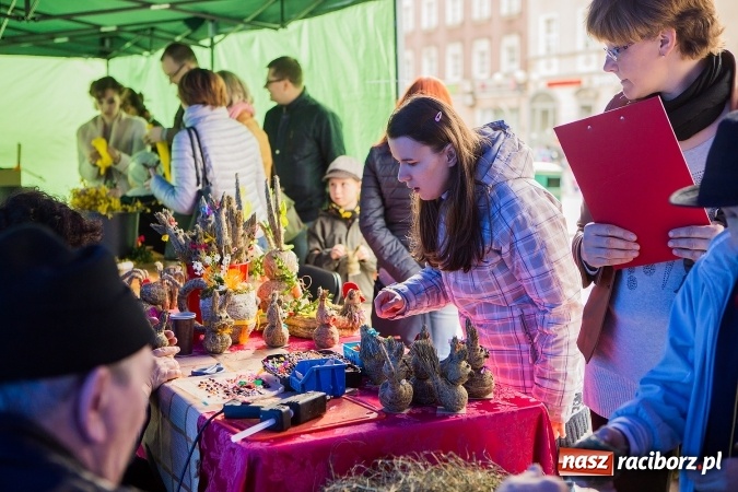 Zdjęcie w galerii na portalu naszraciborz.pl: Występy artystyczne podczas jarmarku wielkanocnego wiadomości z regionu