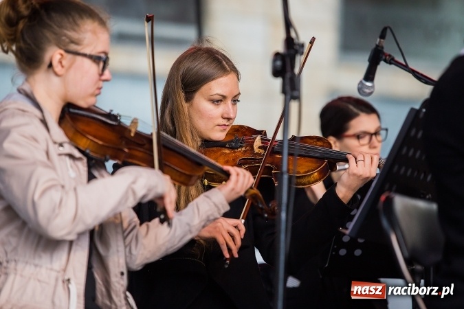 Zdjęcie w galerii na portalu naszraciborz.pl: Występy artystyczne podczas jarmarku wielkanocnego wiadomości z regionu