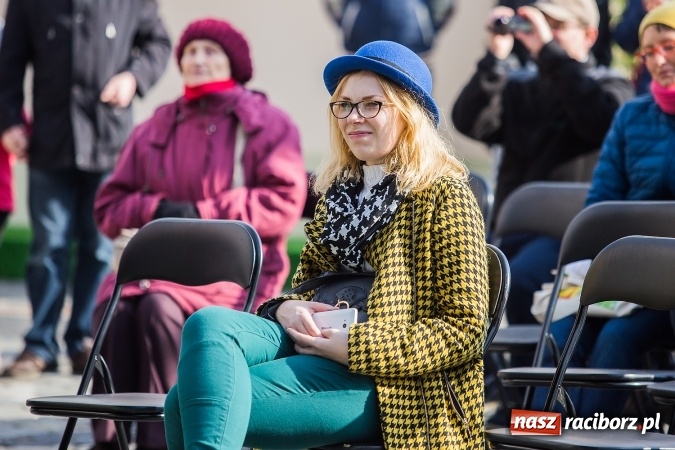 Zdjęcie w galerii na portalu naszraciborz.pl: Występy artystyczne podczas jarmarku wielkanocnego wiadomości z regionu